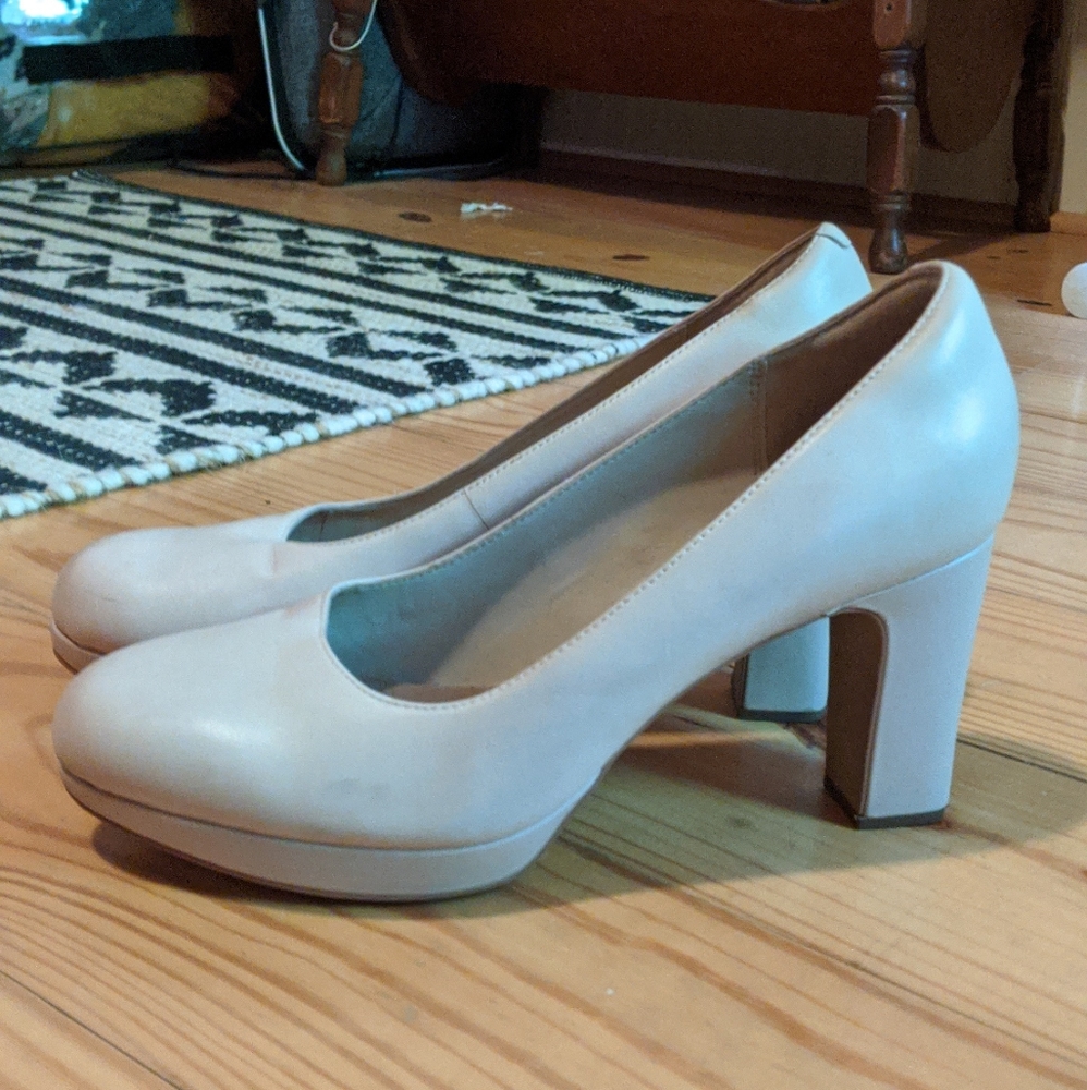 🌿Clarks Nude Heels